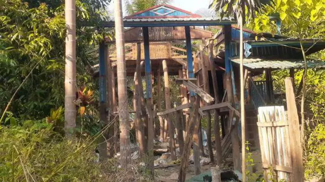 ဖျက်ဆီးခံရတဲ့ အိမ်တွေ