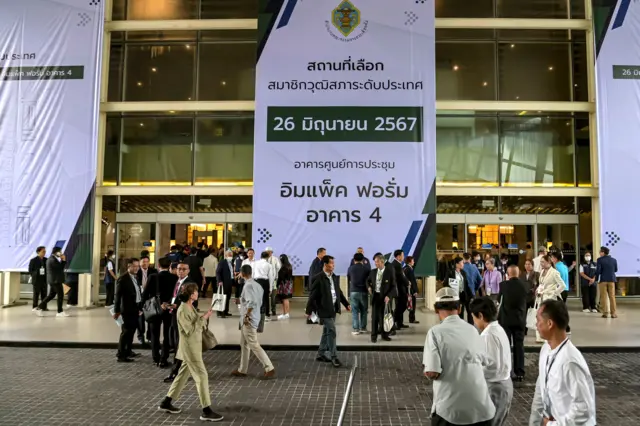 ในรอบสุดท้าย มีผู้สมัคร 2,995 คนจาก 20 กลุ่มอาชีพ ที่ผ่านการเลือกมาแล้ว 2 ระดับคือ ระดับอำเภอ 928 อำเภอ และระดับจังหวัด 77 จังหวัด ก่อนมาถึงระดับประเทศซึ่งต้องคัดเหลือ 200 คน