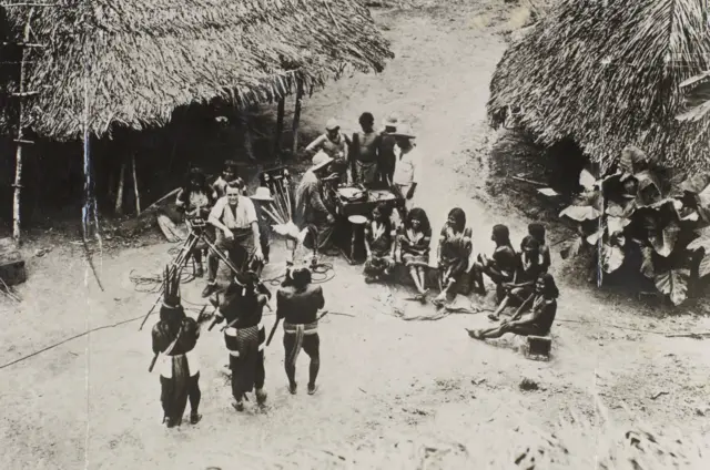 Indígenas entoando cânticos no Mato Grosso,blaze crash jogarfotoblaze crash jogar1912