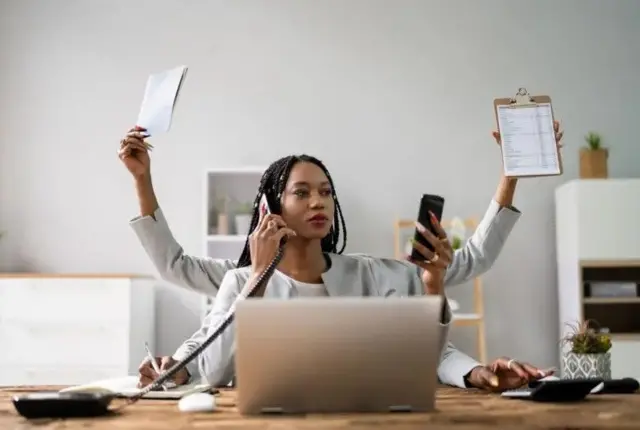 Le fait d'essayer d'effectuer plusieurs tâches à la fois a un effet négatif sur notre mémoire, car cela nous empêche de fixer des souvenirs durables, a expliqué l'expert.