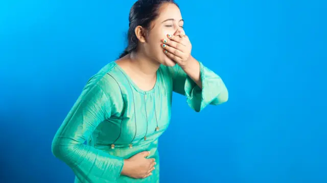 পেট ব্যথার সাথে বমিও হতে পারে।