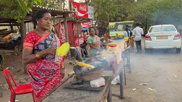 యారాడ గ్రామస్థులు