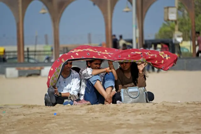سکن کیئر روٹین کے ساتھ ساتھ اچھی غذا اور باقاعدگی سے ورزش بھی ضروری ہے