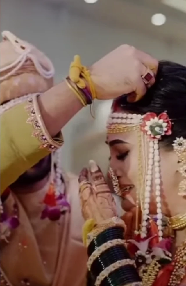 वैष्णवी हगवणे या राष्ट्रवादीचे मुळशी तालुका अध्यक्ष राजेंद्र हगवणे यांच्या सून होत्या.