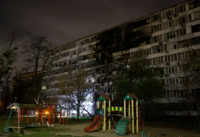 Пострадавшая девятиэтажка в Киеве