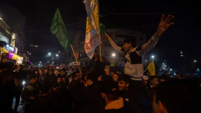 Palestinos se reuniram durante uma manifestaçãocassino ganha no cadastroKhan Yunis para comemorar o ataque a tiros do ladocassino ganha no cadastrofora da sinagogacassino ganha no cadastroNeve Yaakov