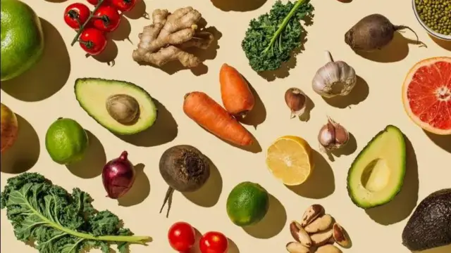 Aworan eso, ataalẹ, ayu ọsan lemon, cabbage,tumaati ati eso pear