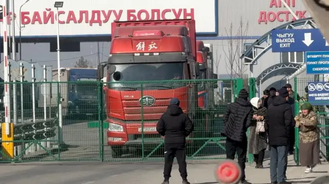 Андижон ва Ўш шаҳарлари ўртасидаги "Дўстлик" назорат ўтказиш пункти