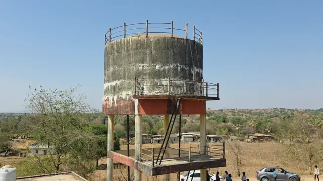કેલધરા ગામમાં આશરે 6 વર્ષ પહેલા પાણીની ટાંકી બની છે પરંતુ પાણી આવતુ નથી.