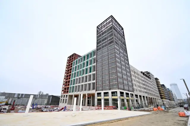 पेरिस में तैयार हो रहा खेल गांव