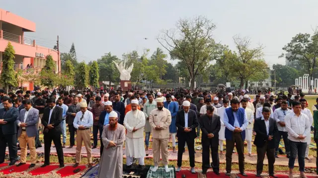 খালেদা জিয়ার রোগমুক্তির জন্য দেশের বিভিন্ন জায়গায় দোয়া, মোনাজাত ও বিভিন্ন কর্মসূচি পালন করা হয়