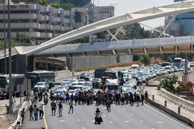 Kapatılan bir ana yol