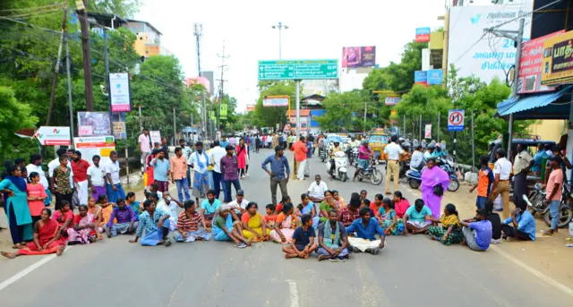 உளவுத்துறை தகவலை போலீசார் கோட்டை விட்டதால் பாஜக நிர்வாகி கொல்லப்பட்டாரா? காவல் ஆய்வாளரின் திடீர் பணியிடை நீக்கத்துக்கு காரணம் என்ன?