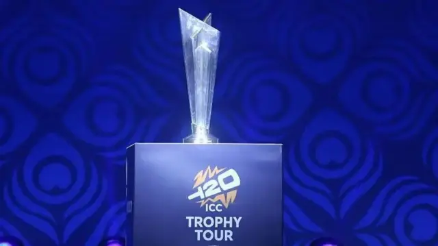 2026 විස්සයි 20 ලෝක කුසලානය මේසයක් මත තබා ඇති අයුරු