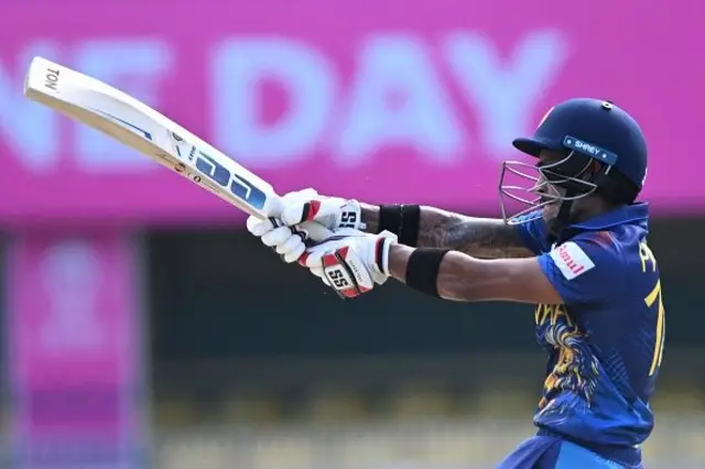 ශ්‍රී ලංකා ඉනිමේ වැඩිම ලකුණු ලාභියා බවට පත්වූ පැතුම් නිස්සංක ලකුණු 68 කට දවා ගැනීමට මෙහෙදී හසන් සමත් විය. 