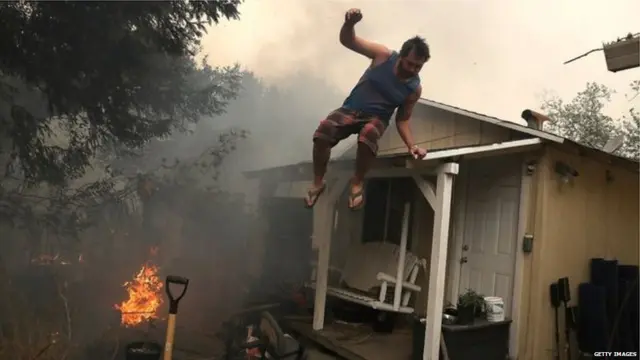 छपरावरुन उडी मारताना युवक