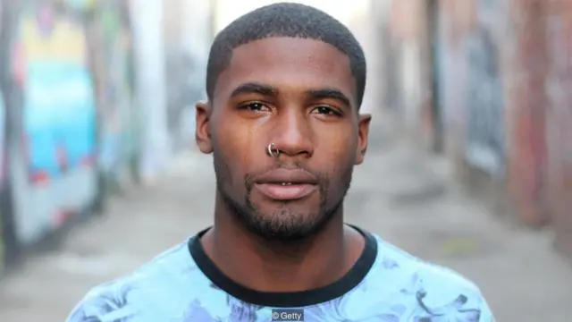 Seorang laki-laki menitikkan air mata.