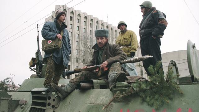 俄羅斯佔領車臣首都格羅茲尼（Grozny）時的車臣民兵。