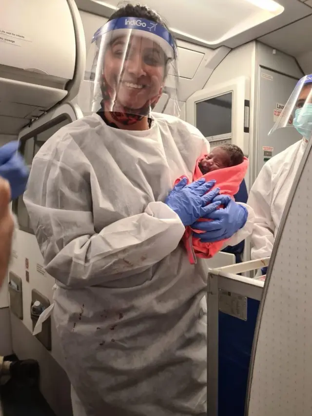 విమానంలో ప్రసవం