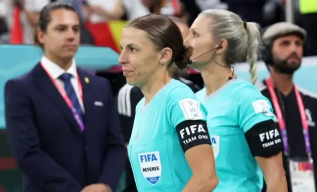 ఫుట్ బాల్ రిఫరీ