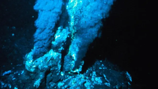 समुद्र के अंदर प्रत्येक ढेर में लाखों टन अयस्क हो सकते हैं