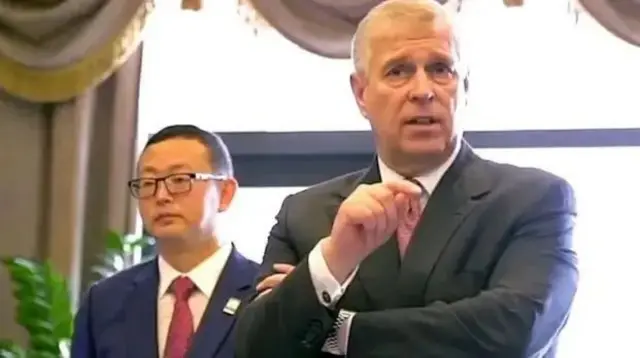 Yang Tengbo pia amekuwa kwenye uhusiano na Prince Andrew