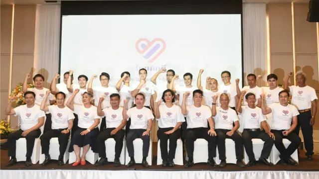 นักศึกษาปกป้องสถาบัน