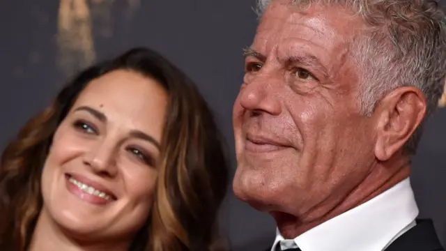 Asia Argento y Anthony Bourdain.