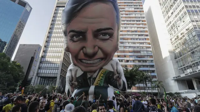 Jair Bolsonaro (PSL), líder nas pesquisas das eleições 2018, não deve participar da campanha nas ruas