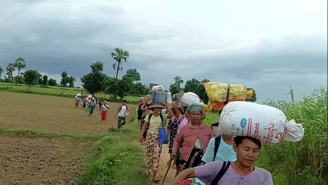 နေရပ်ကို တိမ်းရှောင်စွန့်ခွါနေရတဲ့ပေါက်တောင်ပိုင်းဒေသခံတွေ 