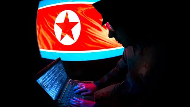 Siluet peretas Korea Utara dengan Bendera Korea Utara