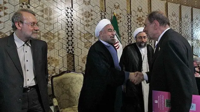 خاویر سولانا در جریان مراسم تحلیف دور اول ریاست جمهوری حسن روحانی یعنی کمتر از ۵ سال پیش (در مرداد ۱۳۹۲) به تهران دعوت شد