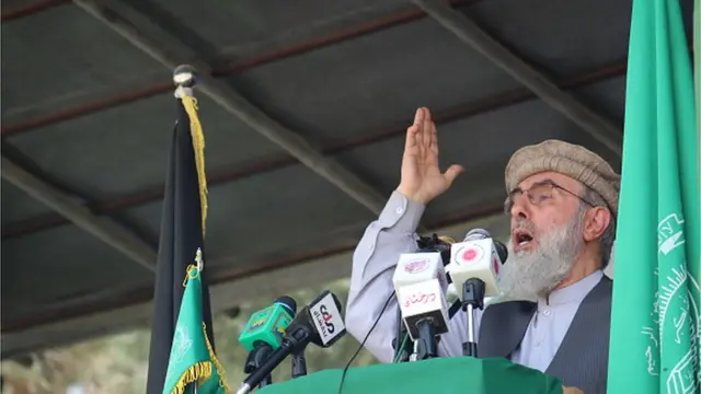 ښاغلي حکمتیار په خپلو څرګندونو کې د هېواد روان امنیتي وضعیت او اقتصاد ننګونکی وباله