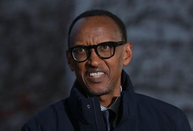 Paul Kagame, président du Rwanda, arrive au sommet « Compact with Africa » à la Chancellerie le 19 novembre 2019 à Berlin, en Allemagne. Le sommet, organisé par le gouvernement allemand, rassemble les dirigeants de 12 pays africains et vise à renforcer les bases nécessaires à l'augmentation des investissements privés dans ces pays.