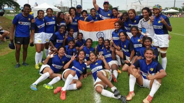 સુમિત્રા નાયક ટીમ સાથે