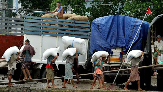 ဘုရင့်နောင်ဆန်ကုန်စည်ဒိုင်