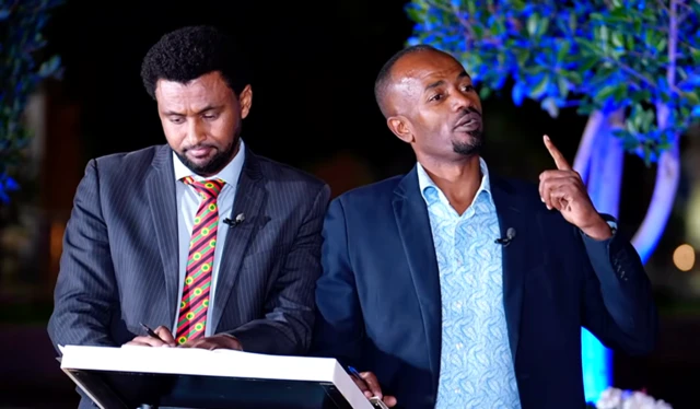 Qondaalonni ABO Lammii Gammachuu (bitaarraa) fi Yaasoo Kabbabaa wayita ajandaa Imaammata Barnootaafi Fayyaa irratti falmii filannoo AMN irratti hirmaatan