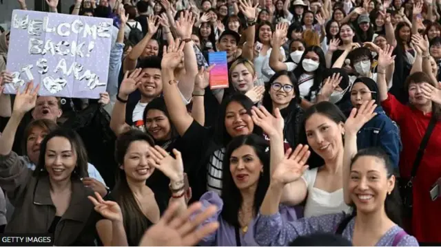  BTS နှစ်ပတ်လည် ပွဲတော်မှာ တွေ့ရတဲ့ ပရိသတ်တွေ