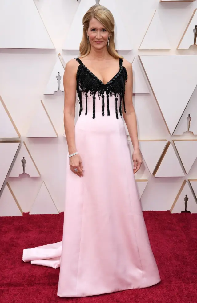 Laura Dern en robe sur le tapis rouge