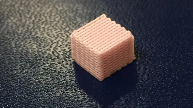 كتلة من الزجاج "المطاطي"