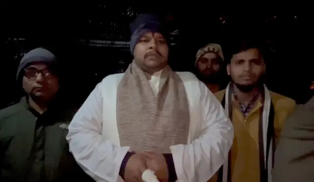 हिंदूवादी कार्यकर्ता रोहन सक्सेना ने दावा किया था कि उनके कार्यकर्ताओं ने शाहेदीन को पुलिस को हवाले किया