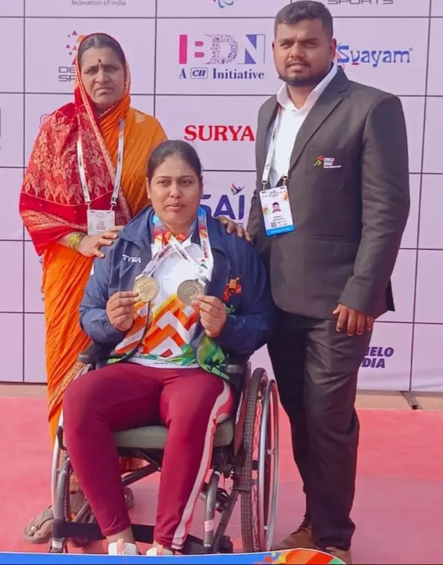 आईसह भाग्यश्री जाधव.