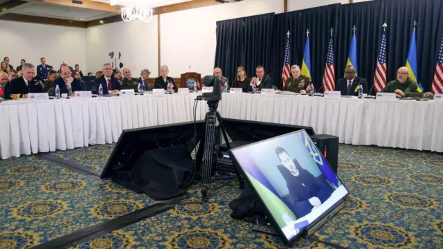 ইউক্রেন থেকে র্যামস্টিন বৈঠকে ভাষণ দিচ্ছেন প্রেসিডেন্ট জেলেনস্কি।