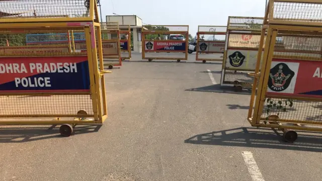 టీడీపీ కార్యాలయం వద్ద ఖాళీ