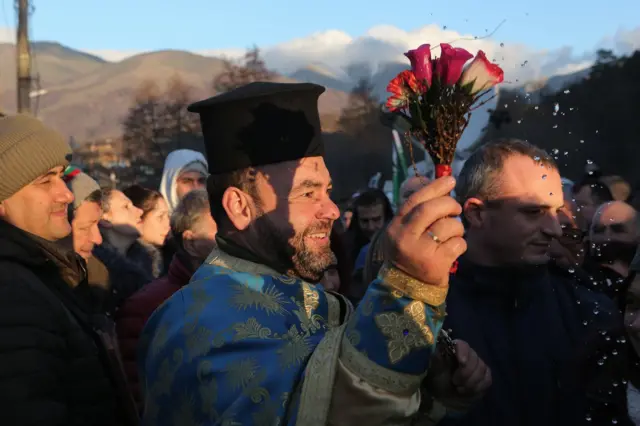 Veruje se da osvećana voda ima isceljujuće dejstvo kao i apotropejsku moć da odagna zle sile.