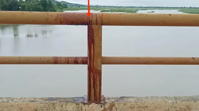  မြောက်ယမားတံတား‌ပေါ်က သွေးကွက်တွေ