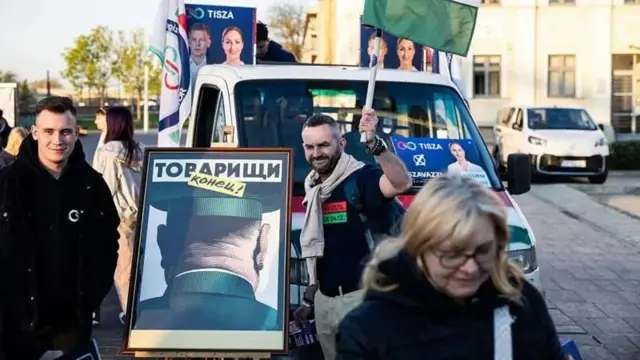 Агитаторы «Тисы» в Дьёре на северо-западе Венгрии