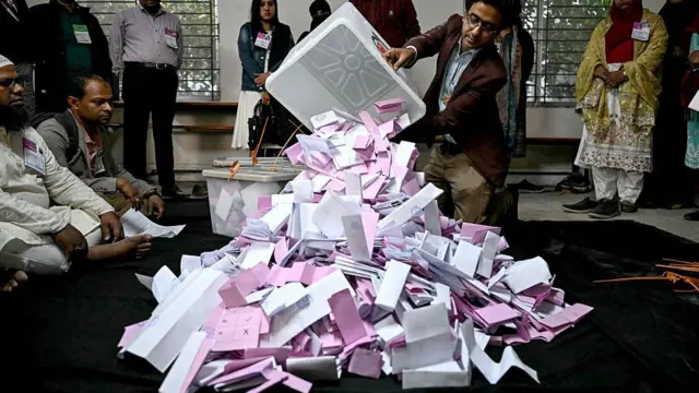 ত্রয়োদশ জাতীয় সংসদ নির্বাচনের দিন ভোট গণনার প্রস্তুতি