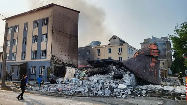 Наслідки російського удару ракетами і дронами по Києву 10 червня