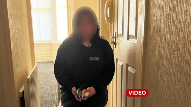 అఫ్గానిస్తాన్ నుంచి వలస వెళ్లిన మహిళ